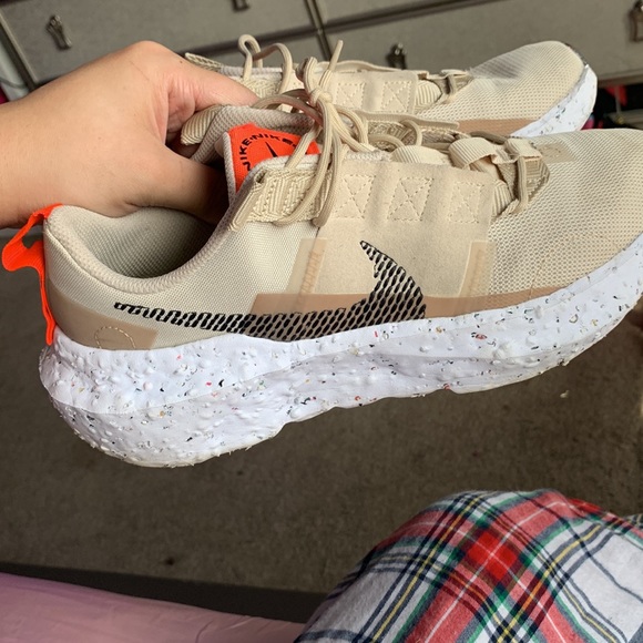 Nike crater impact - Picture 6 of 7